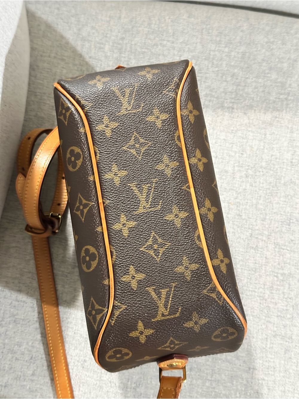 Louis Vuitton Blois Monogram Vintage Crossbody Bag - Picture 9 of 10